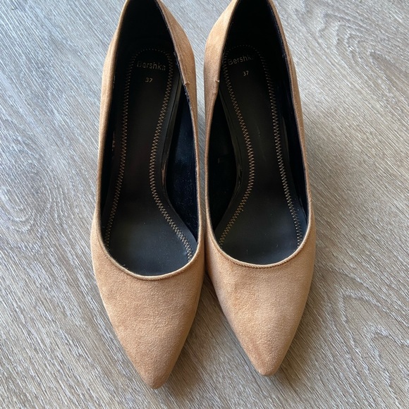 💔SOLD💔 Bershka pointed block mid heels 6.5 - Picture 2 of 5